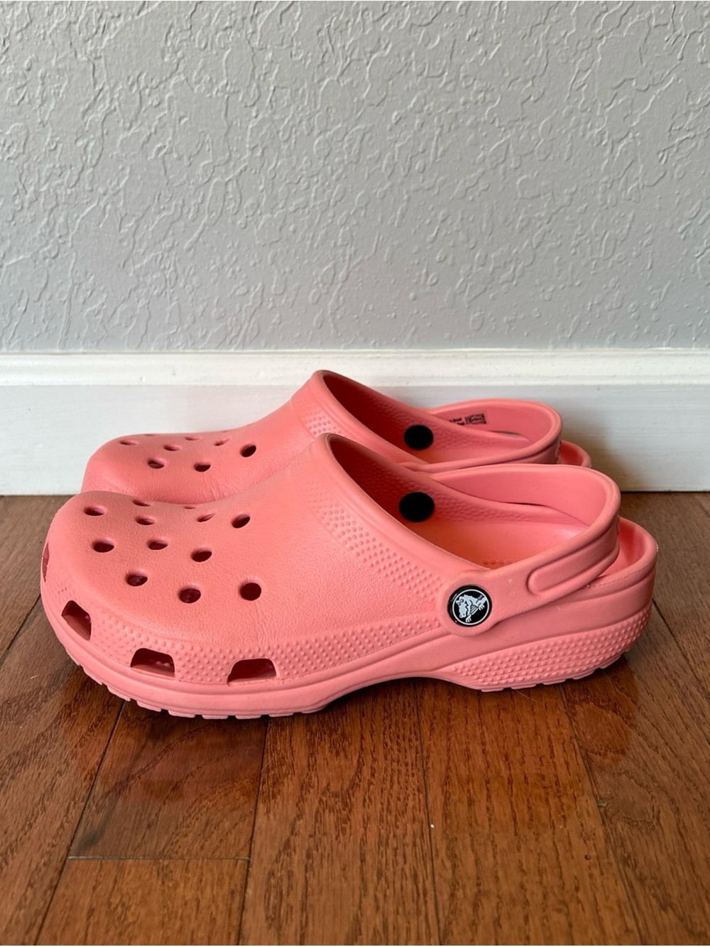 Crocs Classic Clogs Slip On Shoes Women’s Size 7 Pink